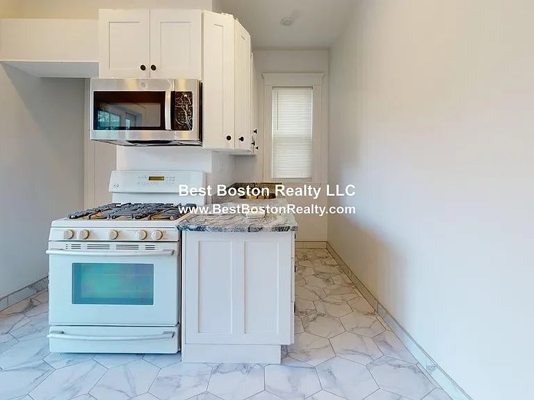 202 Baker St #2 — Photo 2