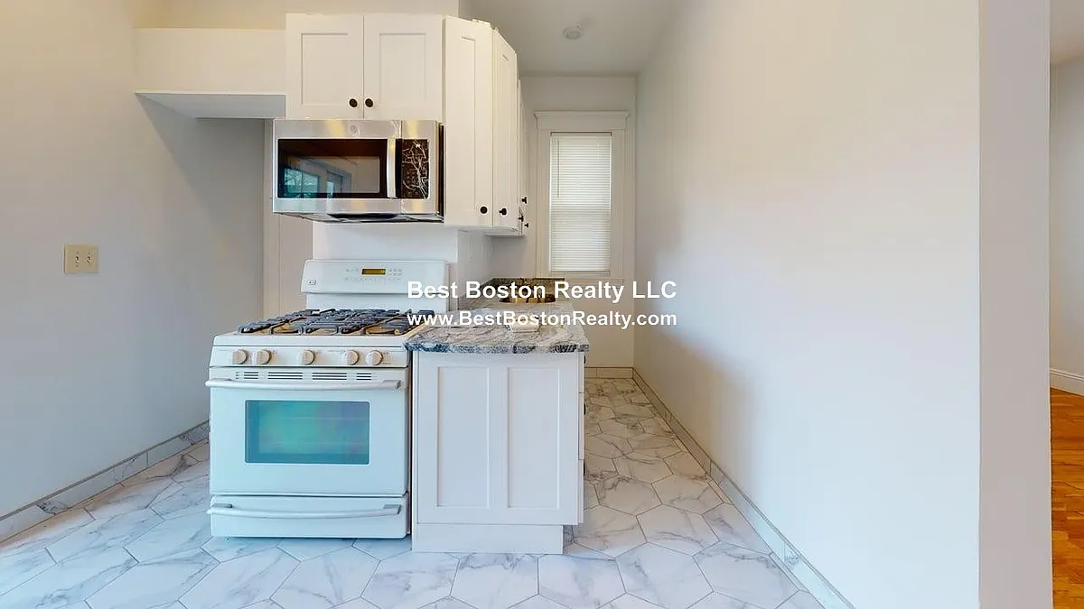 Building Photo - 202 Baker St #2