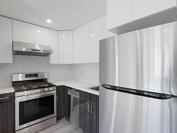 4th image of 38-35 Crescent St #6C