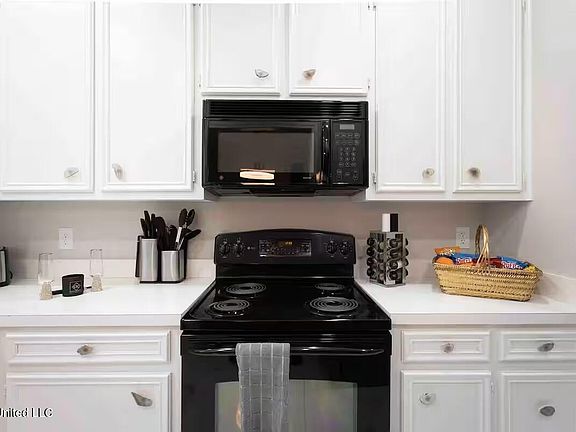 4th image of 128 N Brighton Dr