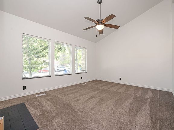 3rd image of 1356 E Merritt Cir