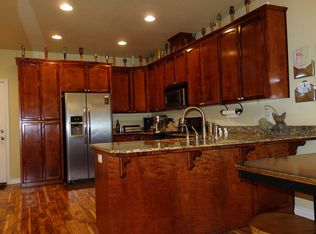 636 Spring Valley Dr, Medford, OR 97501