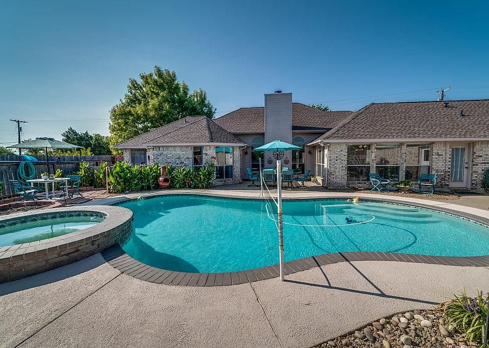 1st image of 2461 Ashford Ln