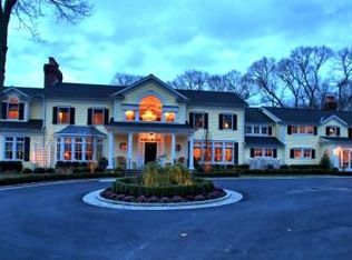 9 Merrymeeting Ln, Huntington, NY 11743