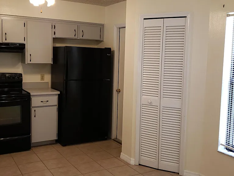 1315 SW Hebner Ave — Photo 7