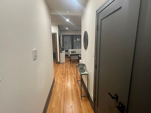 2nd image of 622 W Stratford Pl #632-1S