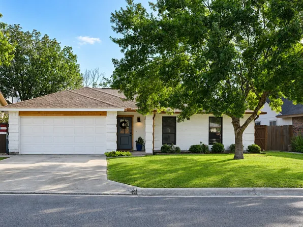 921 SEMINOLE DR, New Braunfels, TX 78130