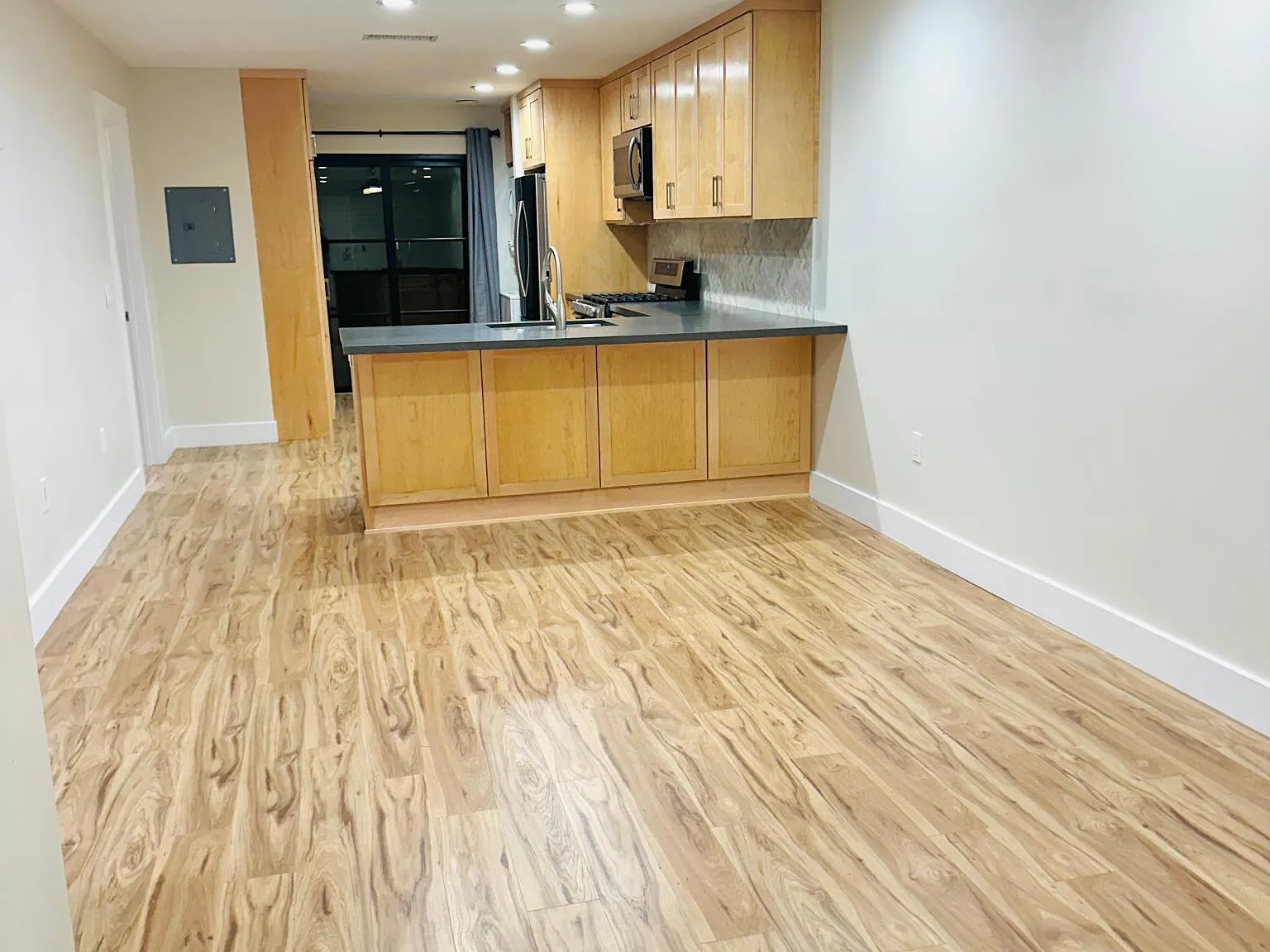 472 S Pixley St — Photo 4