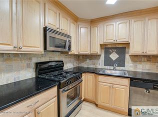 7 Sandcastle Ct #604, Parlin, NJ 08859