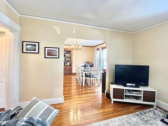 4th image of 81 Cresthill Rd #2