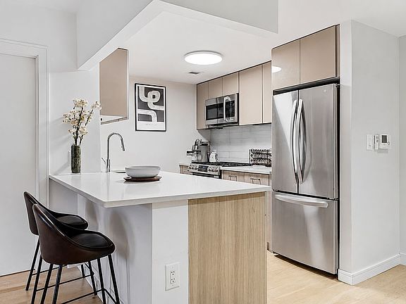 3rd image of 171 W 131st St APT 510