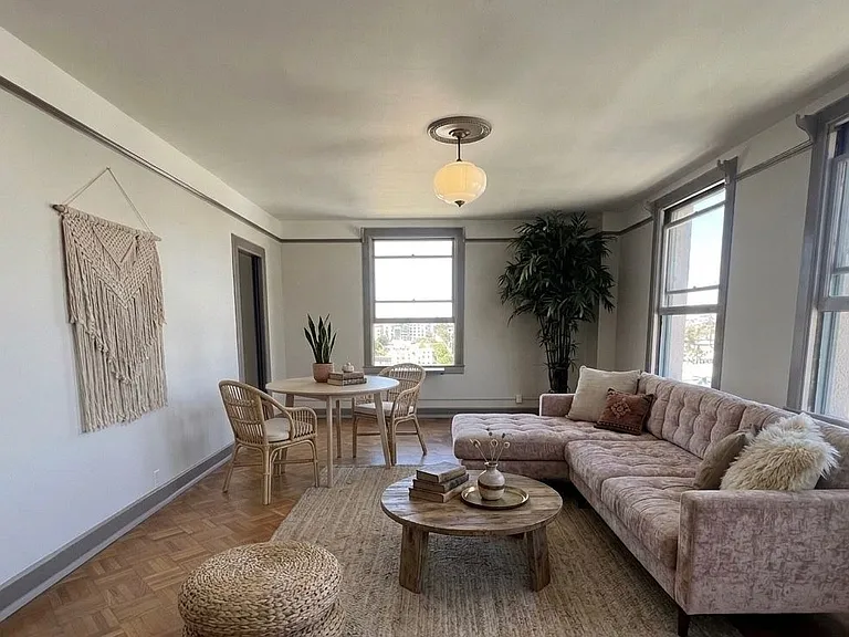 19 S Linden Ave #811 — Photo 2
