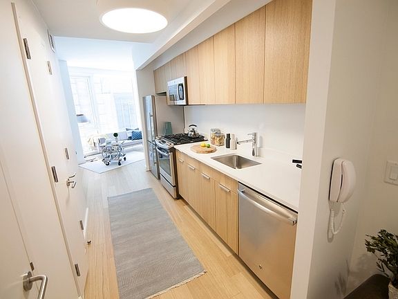 4th image of 625 W 57th St APT 1219