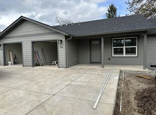 31 Erickson Ave #B, Shady Cove, OR 97539