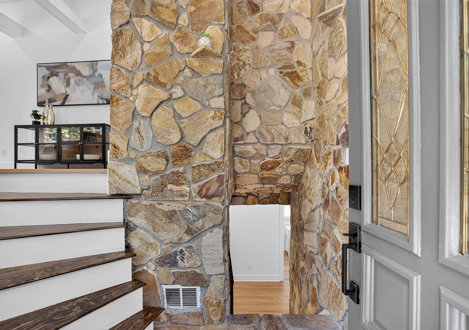Beautifully renovated 4-bedroom, 3-bath home in Matthews — Photo 4