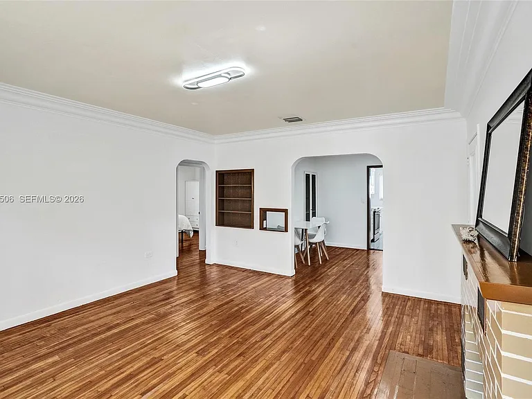 2420 SW 16th St — Photo 4