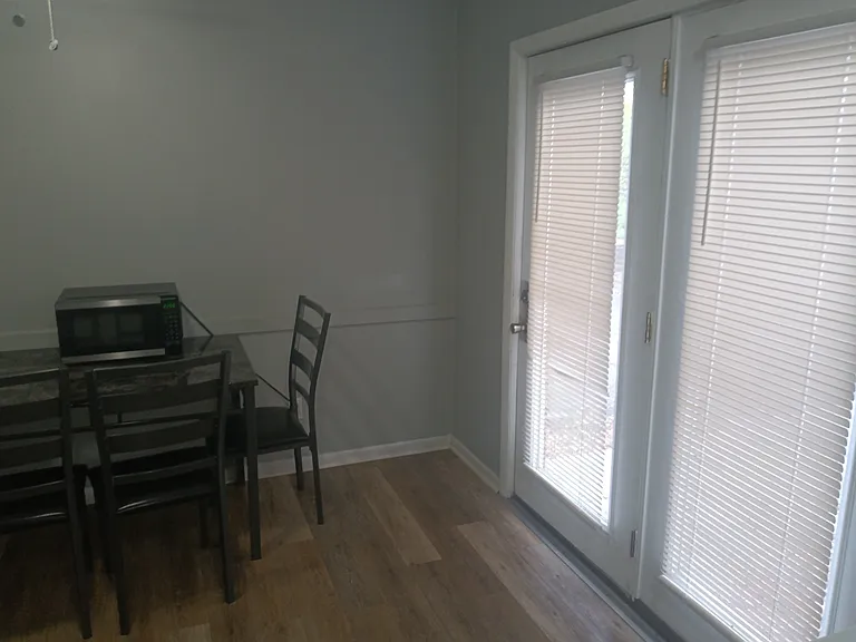 235 W Poplar St — Photo 7