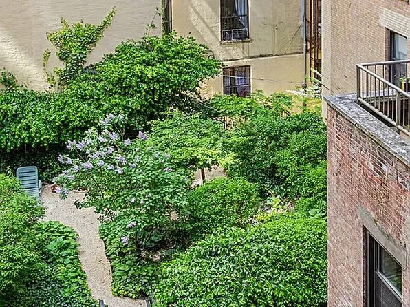 293 Riverside Drive image 7 of 9