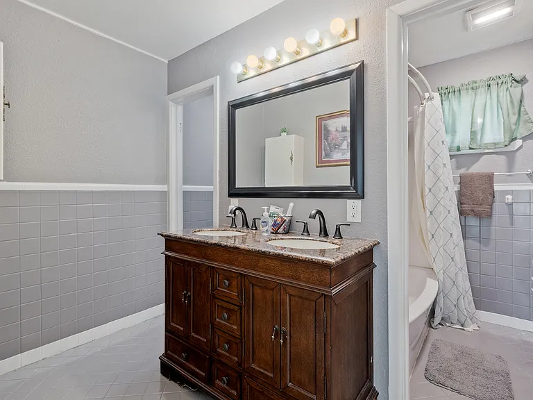 4534 Kosarek Dr — Photo 17