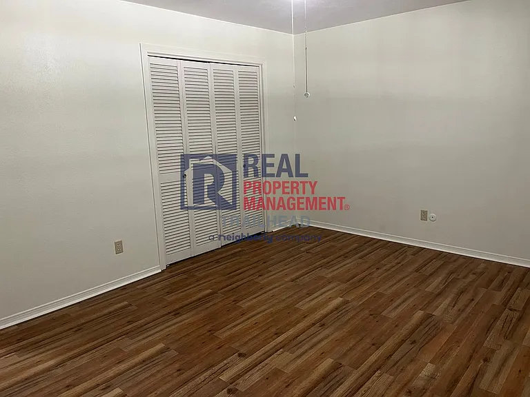 6400 Espana Dr — Photo 14