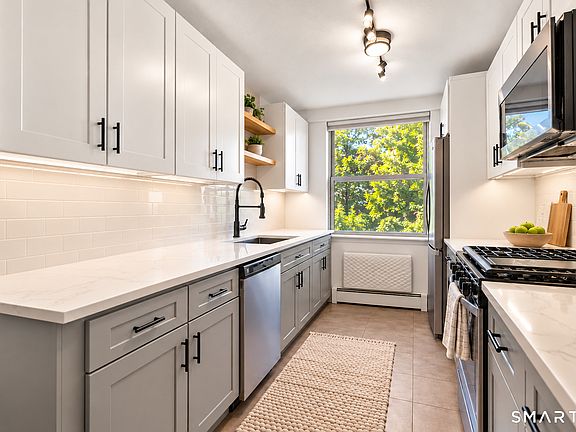 5th image of 65 Glenbrook Road #1E