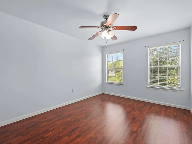 330 Howard Ln — Photo 25