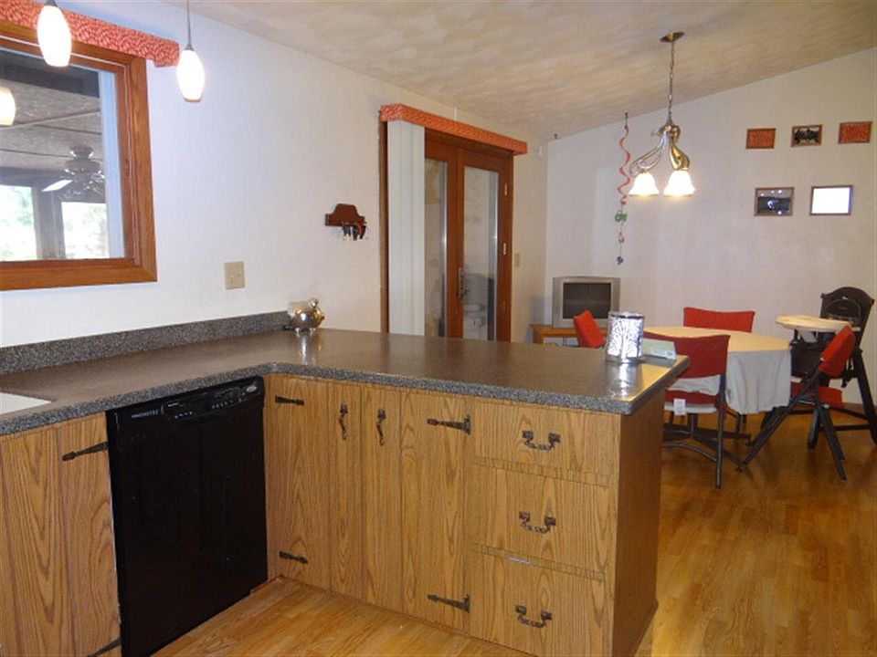 1011 E Fowler St, Prairie Du Chien, WI 53821 Zillow