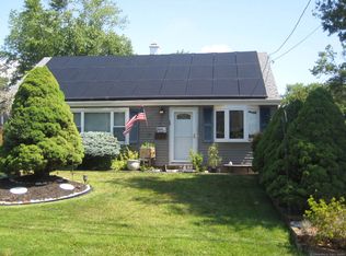 29 Meetinghouse Ln, Milford, CT 06460