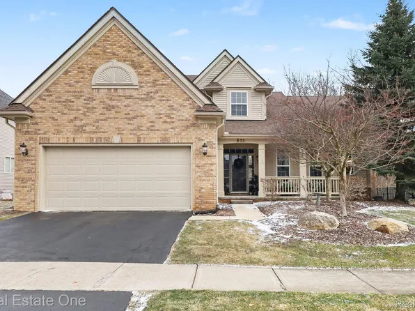 855 Island Lake Dr, Oxford, MI 48371
