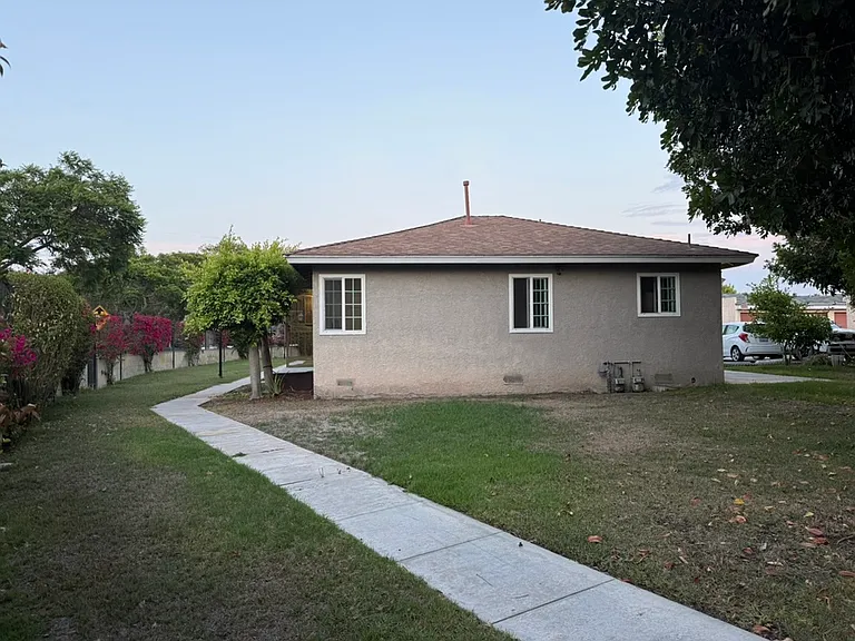 23201 Anchor Ave — Photo 2