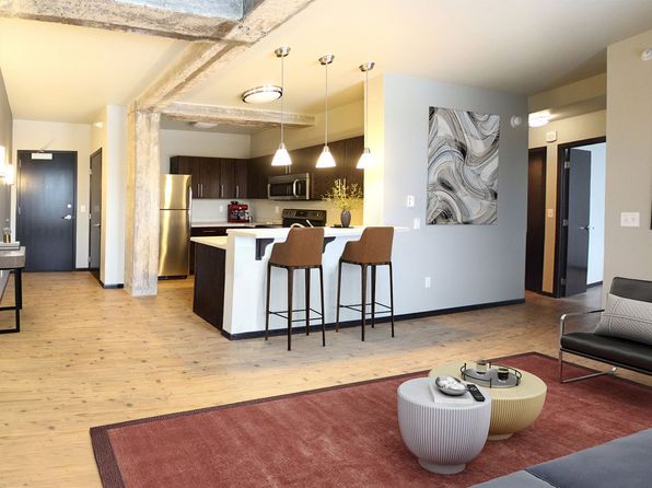 13 1st Ave SW #205