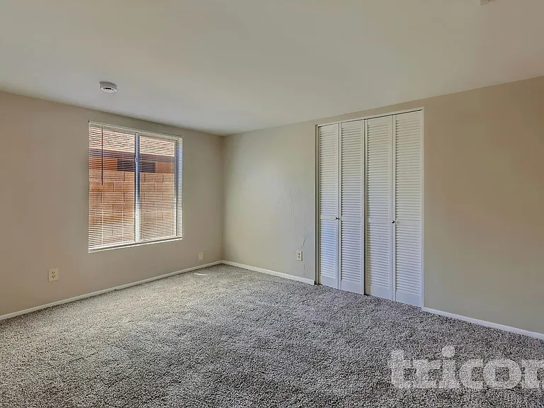 3031 W Mercer Ln — Photo 10