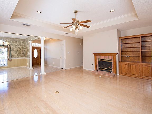 Open Great Room w/fireplace
