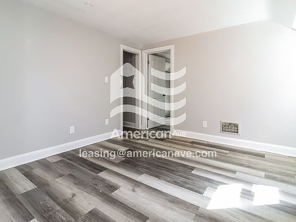 1447807_004_living_room_14074612.jpg
