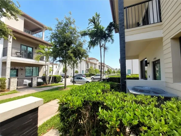 4906 NW 83rd Path, Doral, FL 33166