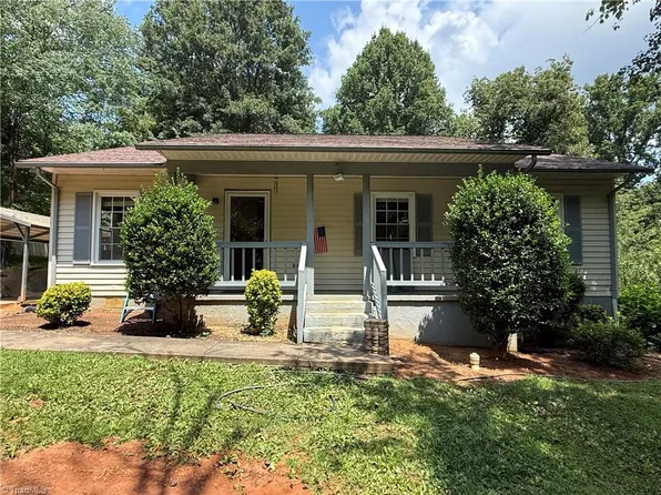 717 Edgewood Rd, Wilkesboro, NC 28697