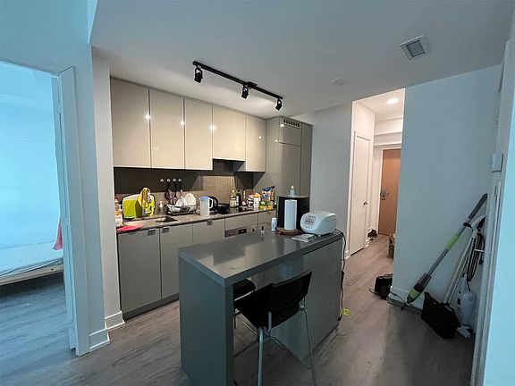 3rd image of 7 Grenville St #5301