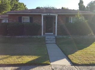 19 Godier Dr, East Saint Louis, IL 62203