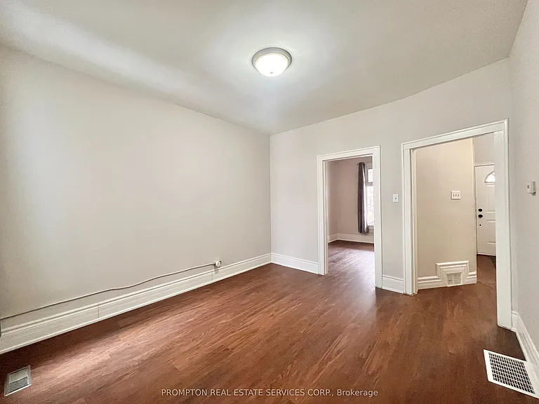 17 Winnifred Ave — Photo 11