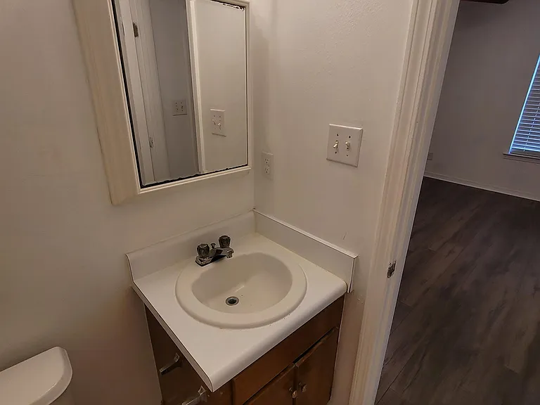 309 E Peachtree Ave — Photo 2