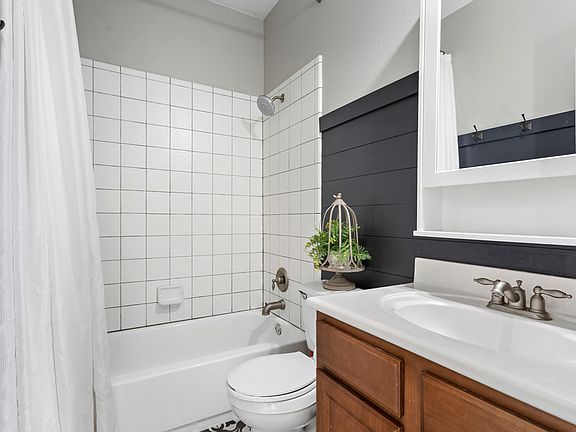 3rd image of 706 Rock Midden Ln