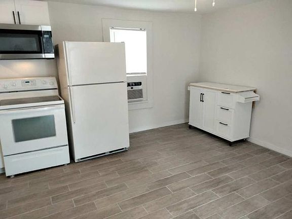 3rd image of 4826 S Us Highway 441 APT 103