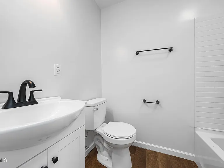 1007 Spring St — Photo 5