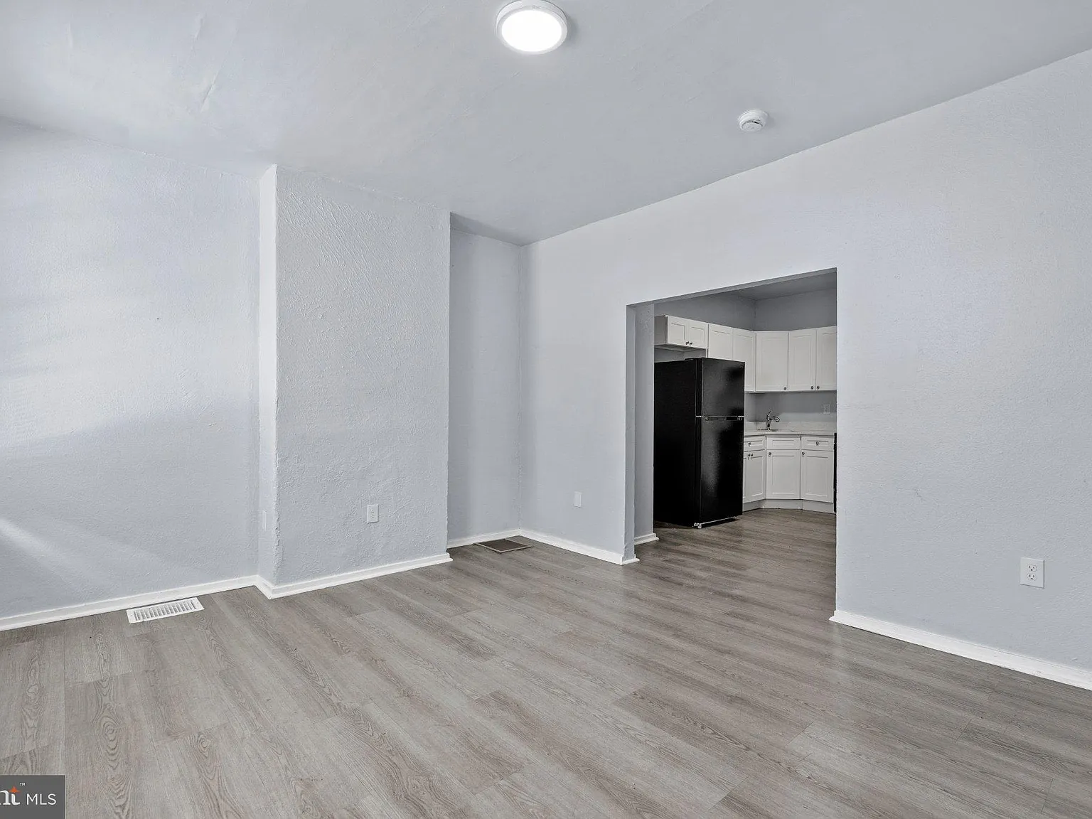 2 bed, 1.0 bath, 968 sqft, $1,300 — Photo 2