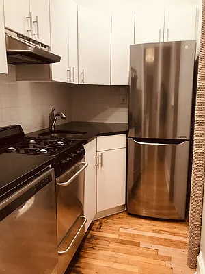 Rented by Metropolis Real Estate of Manhattan | media 2