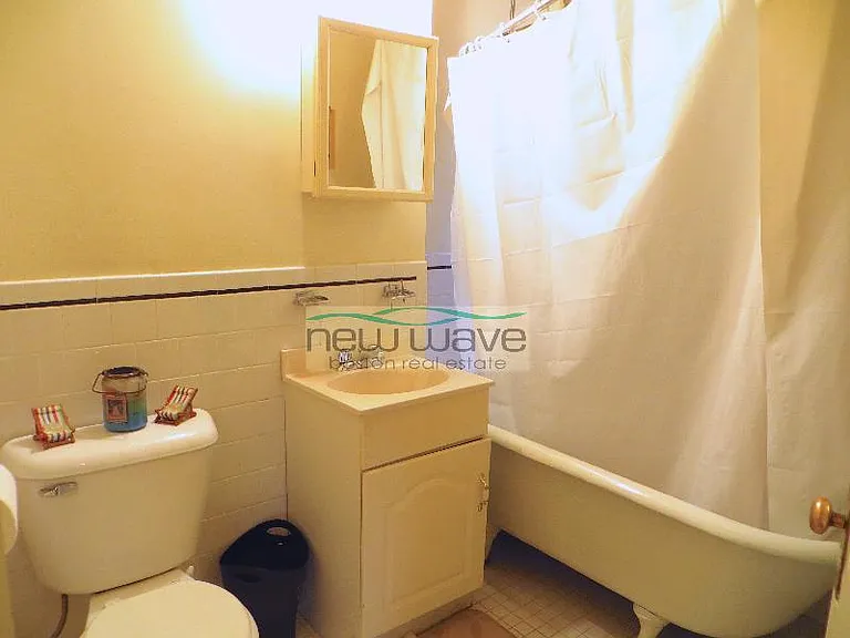 32 Queensberry St #8 — Photo 11