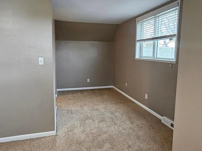 Master Bedroom - Upper Level