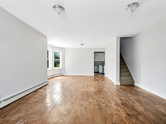 4th image of 14404 Latham Ln