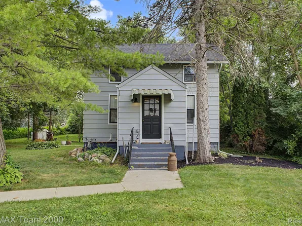 511 Ash St, Carleton, MI 48117