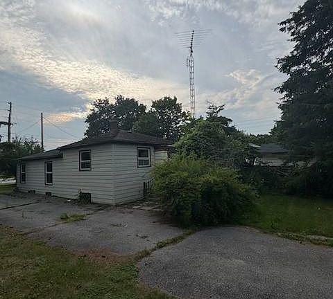 2nd image of 869 Townline Rd N